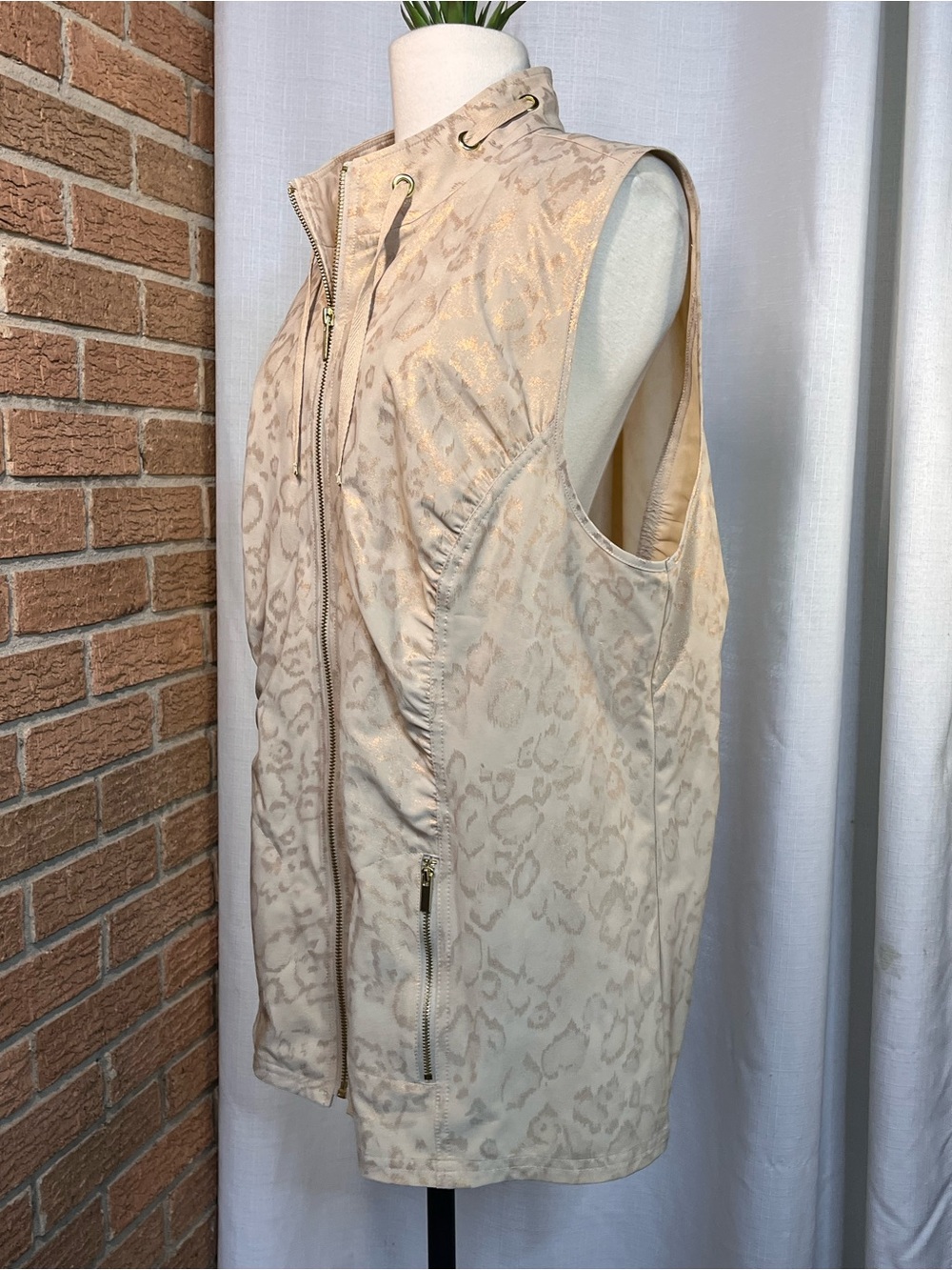 Zenergy by Chico’s Leopard Print Zip Vest Size 3 / ladies US 16 Gold Shimmer - Picture 7 of 10
